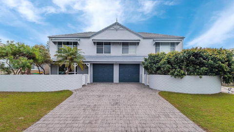RED Rock - Townhouse In Town - Accommodation Gold Coast 0