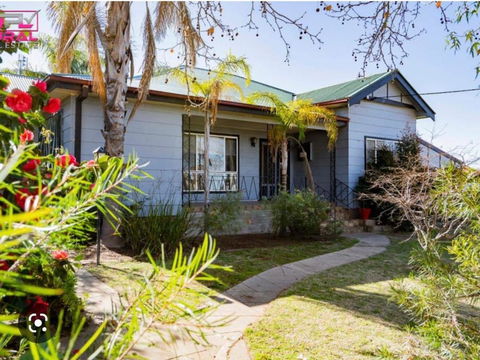 Red Steps - Family & Pet Friendly - Accommodation Gold Coast 0