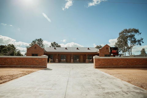 Red Waratah Accommodation - Accommodation Gold Coast 0