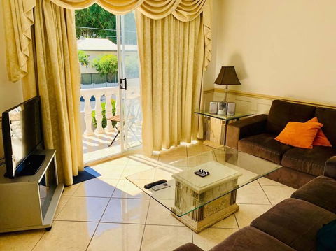 Redcliffe Villa - Gold Coast 4U 3