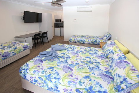 Reef Gardens Motel - Accommodation Gold Coast 3