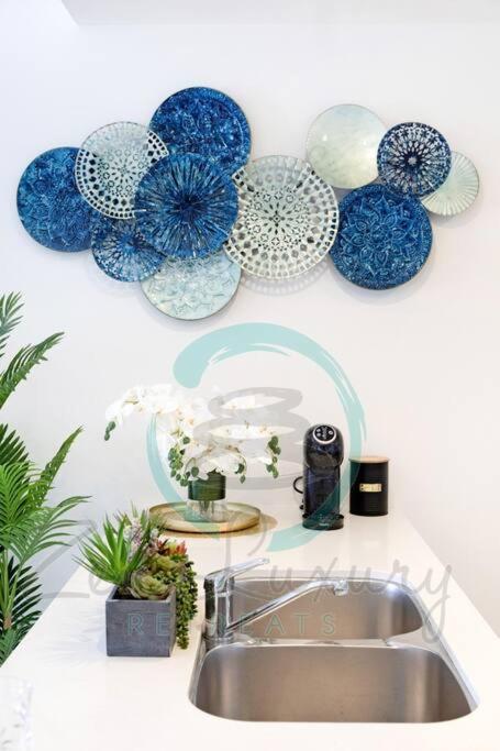 Reef-side Splendour City Vistas - Pool - Workspace - Accommodation Gold Coast 1
