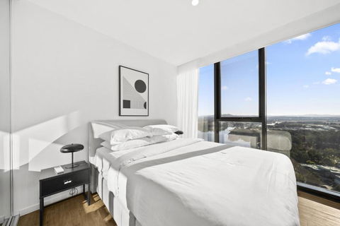Refined 2-Bed With Luxurious Building Amenities - Gold Coast 4U 3