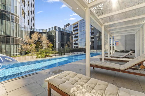 Refined 2-Bed With Luxurious Building Amenities - Gold Coast 4U 0