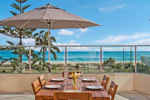 Reflections 202 - Gold Coast 4U 1