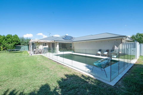 Regand Retreat - Luxurious Family Home, Pool - Accommodation Gold Coast 2