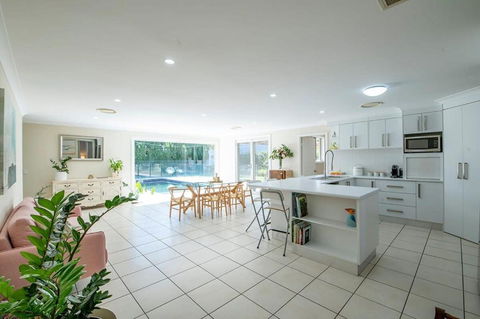 Regand Retreat - Luxurious Family Home, Pool - Accommodation Gold Coast 3