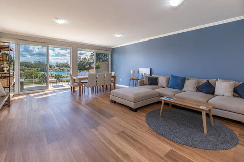 Regatta 3 - Accommodation Gold Coast 2