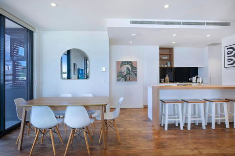 Regatta Hideaway - A Breezy Balcony Residence - Gold Coast 4U 2