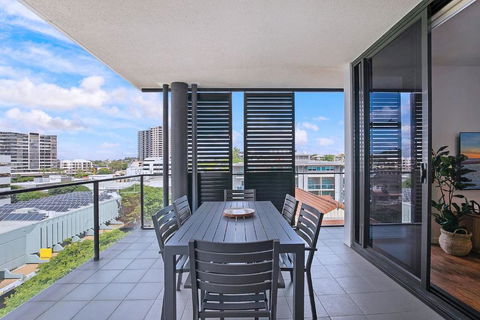 Regatta Hideaway - A Breezy Balcony Residence - Gold Coast 4U 1
