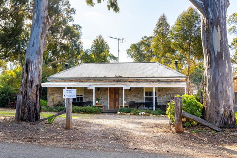 Reillys Wines Heritage Cottages - Accommodation Gold Coast 1