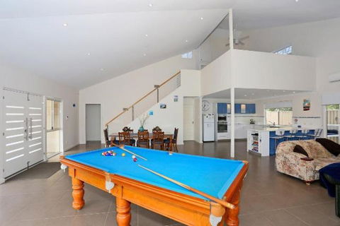 Relax At Falcon By The Bay - Gold Coast 4U 1
