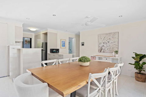 Relax At Riviera - Accommodation Gold Coast 3