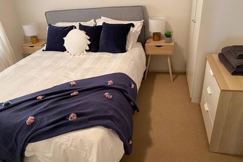 Relax In The Spa With Views Opposite Lake Eildon - Gold Coast 4U 2