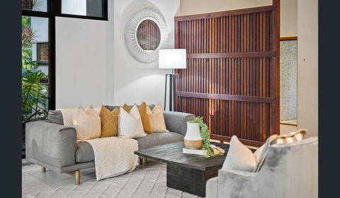 Relax On The Spacious Balcony And Soak In The Picturesque Views - Gold Coast 4U 0