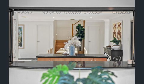 Relax On The Spacious Balcony And Soak In The Picturesque Views - Gold Coast 4U 2