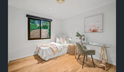 Relax On The Spacious Balcony And Soak In The Picturesque Views - Gold Coast 4U 3