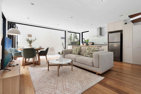Relaxed Beachside Townhouse - Accommodation Gold Coast 0