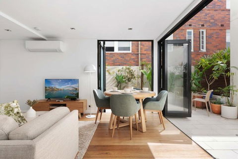 Relaxed Beachside Townhouse - Accommodation Gold Coast 1