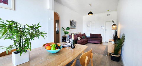 Relaxed Coastal Living With Fantastic Sea Views - Accommodation Gold Coast 2
