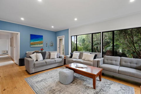 Relaxed Family Beach House - No Linen Included - Accommodation Gold Coast 1