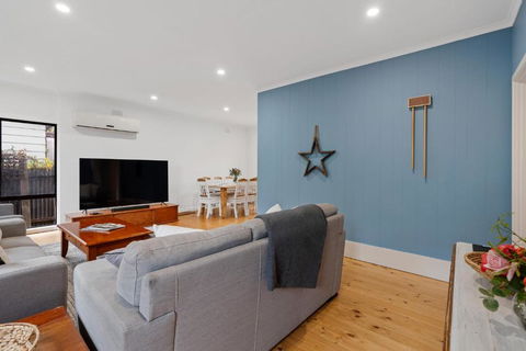 Relaxed Family Beach House - No Linen Included - Accommodation Gold Coast 3
