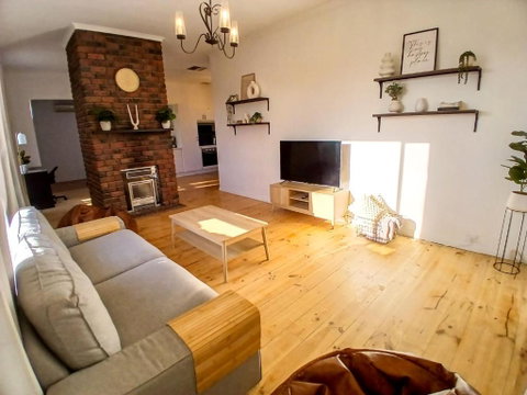 Renovated 3BD With Pool And Spa Bath - Accommodation Gold Coast 2