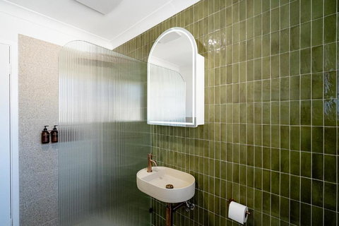 Renovated Apartment With Ocean Views - 1 Gold Coast 1