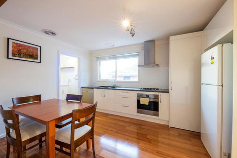 Rent Melbourne - Gold Coast 4U 0