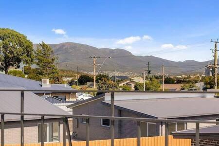 Residence At 165 Great For Large Groups Sleeps 11 - Accommodation Gold Coast 1