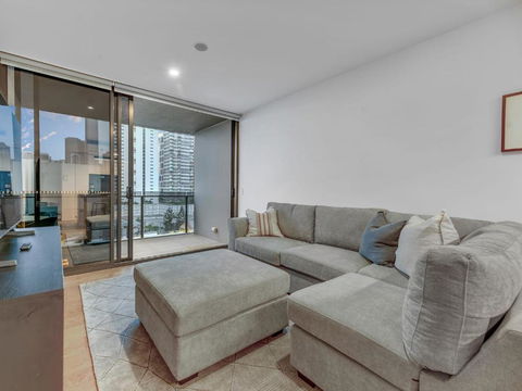 Resort Living 2BR With Pool Spa Gym & Parking - Accommodation Gold Coast 1