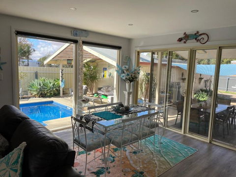 Resort On Morgan With Beautiful Private Pool, Pet Friendly - Accommodation Gold Coast 2