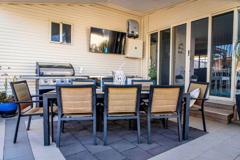 Resort On Morgan With Beautiful Private Pool, Pet Friendly - Accommodation Gold Coast 3