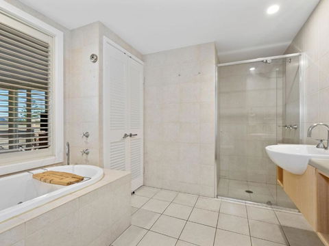 RESORT ON THE BEACH 2214/2215 - Accommodation Gold Coast 2