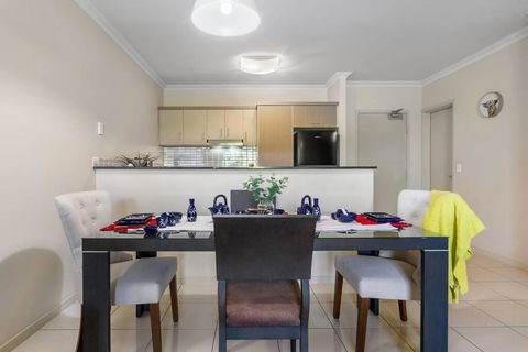 Resort Splendor - Top Floor Apartment In Cairns One - Accommodation Gold Coast 1