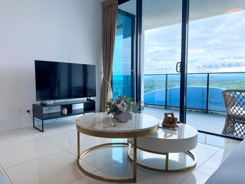 Resort-Style Apartment Near Harbour Town - Accommodation Gold Coast 2