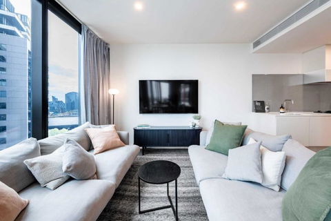 Resort Style Living 2 Bed Apt With Pool BBQ - Accommodation Gold Coast 0
