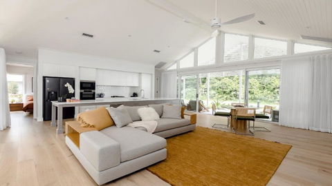 Resort Style Living With Pool, Tennis Court And Beach - Accommodation Gold Coast 0