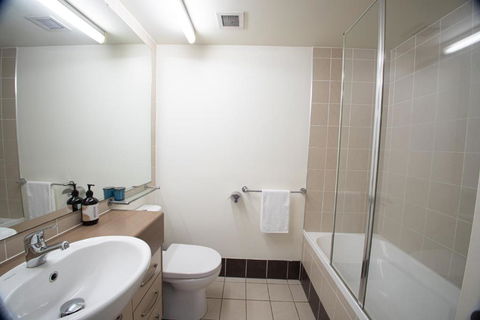 Resort Style Oasis, 2 Bedroom, 2 Bath, Sleeps 6 - Accommodation Gold Coast 2