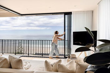 Resort Style Ocean Front Apartment Palm Beach with Accommodation Gold Coast