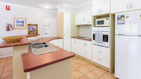 Resort Style Unit Across From The Water - Accommodation Gold Coast 3