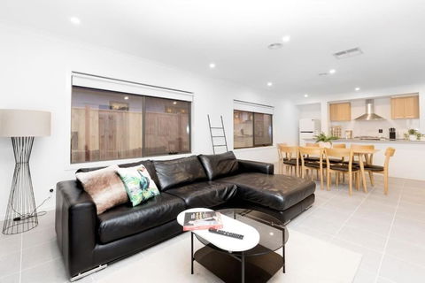 ResortStyle 4BR House With Parking - Accommodation Gold Coast 2
