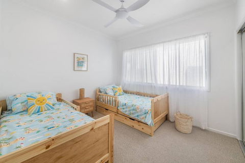 Retreat In The Heart Of Alex - 3BR Sleeps 11, Pool - Accommodation Gold Coast 3