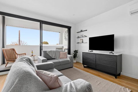 Retreat On Bellerine I 2BR Apartment I Geelong CBD - 1 Gold Coast 0