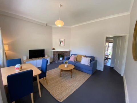 Retro Apt 6 Mins To Victoria Quay - Accommodation Gold Coast 0