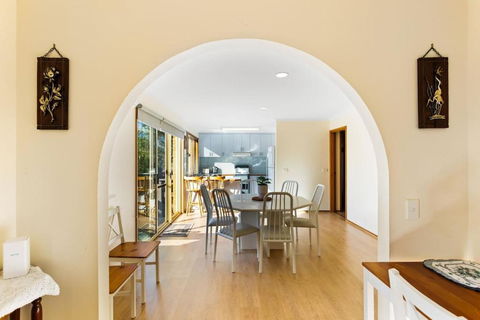 Retro Beach Bungalow - Stroll To The Esplanade - Accommodation Gold Coast 0