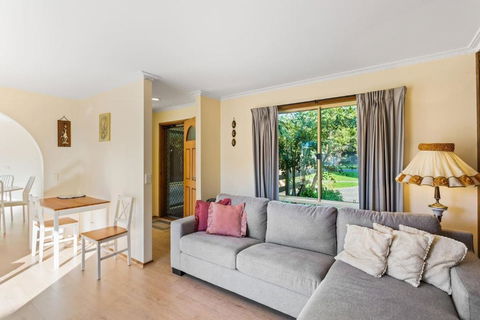 Retro Beach Bungalow - Stroll To The Esplanade - Accommodation Gold Coast 1
