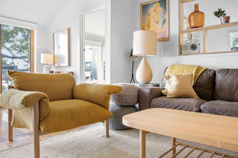 Retro Beach Vibes - Accommodation Gold Coast 3