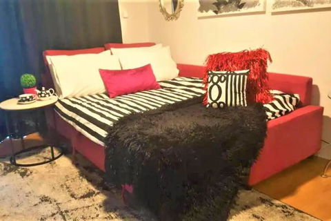 Retro Chic Vibes, Tropical Pool & Prime Location - Accommodation Gold Coast 1