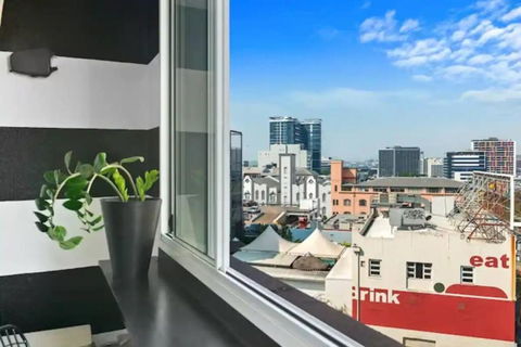 Retro Chic Vibes, Tropical Pool & Prime Location - Accommodation Gold Coast 2